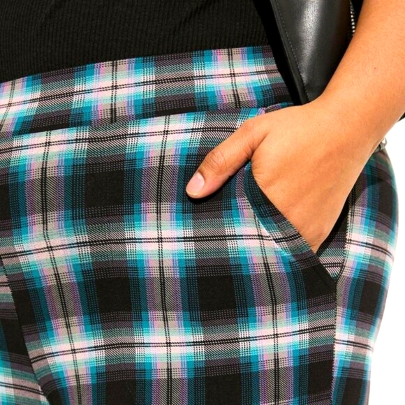 ❤️NWT VINTAGE TORRID PLAID POCKET LEGGING - COMFORT WAIST - OPAQUE - PLUS SIZE - Picture 2 of 9